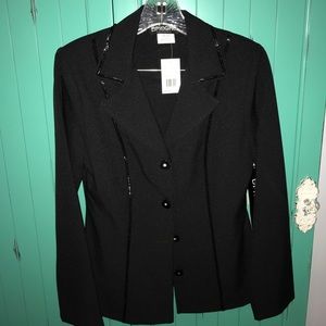 ✨NEW✨ black suit with tags. Size 7/8